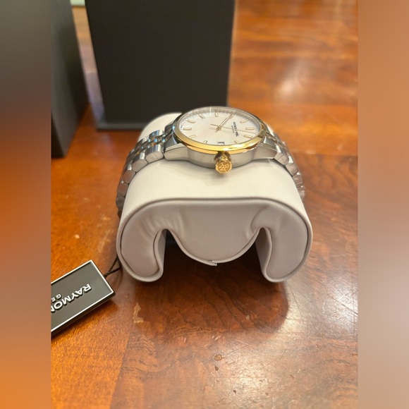 New authentic Raymond Weil Freelancer Women's Two-Tone Watch! - Picture 8 of 10